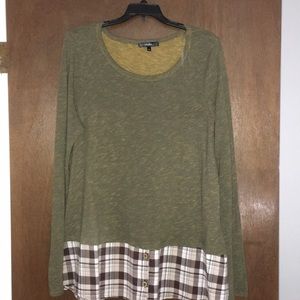 Size 2x olive and plaid tunic!